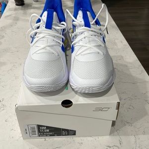 Under Armour TB Curry 7, brand new in a box never worn, size 10